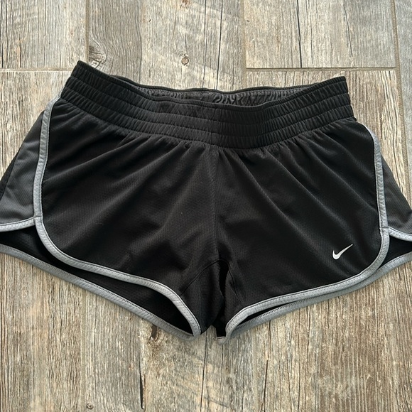 Nike drinfit women’s exercise athletic shorts medium black - Picture 1 of 4